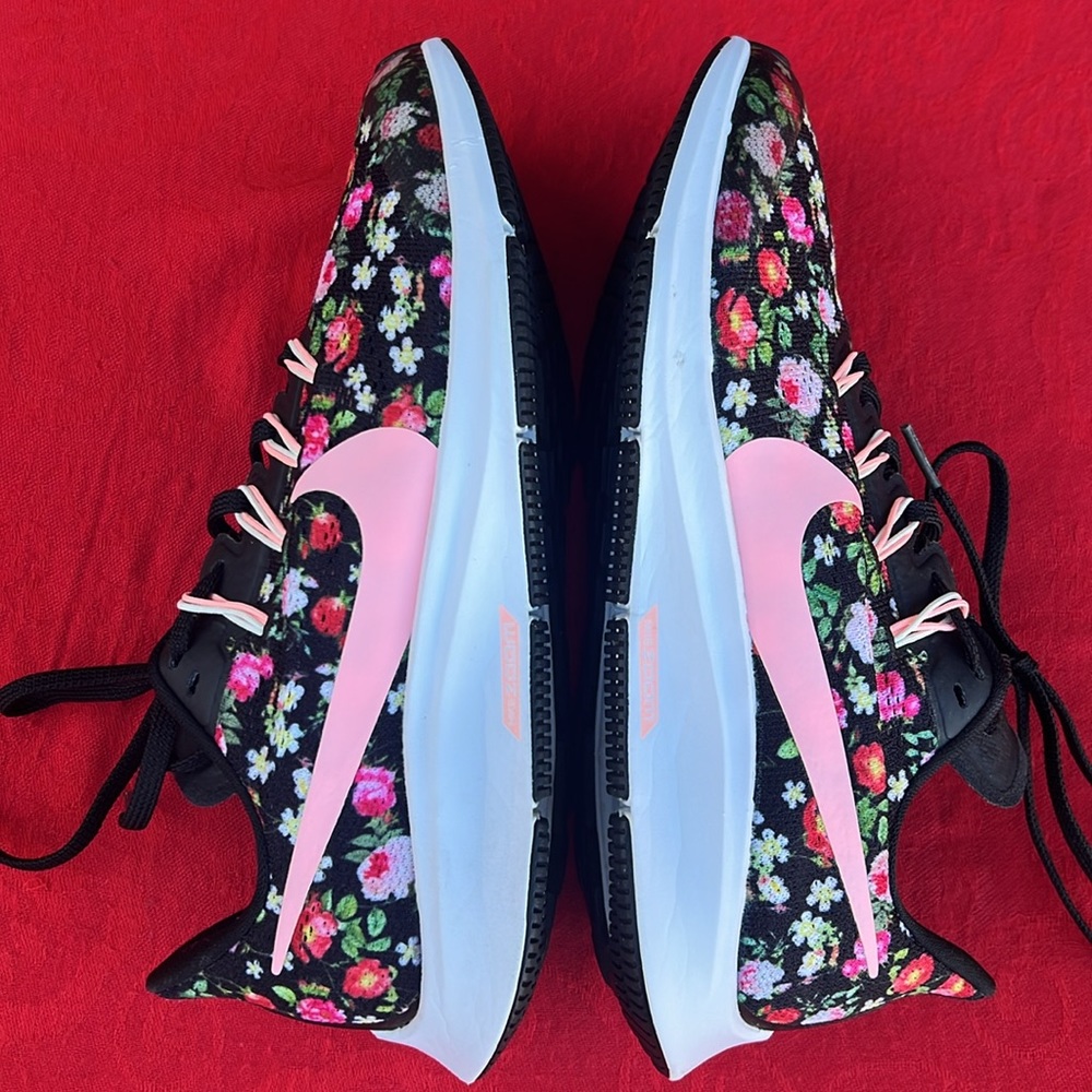Nike Women's Floral Black Pink Running Sneakers - Picture 14 of 16